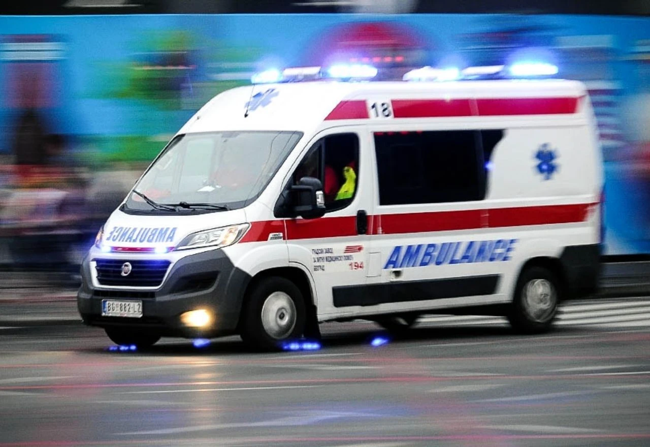 Sin pretukao pa zapalio oca: Muškarac preminuo na putu do bolnice