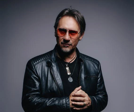 Geronimo objavio rokerski remake pjesme ''Poljubi me i pazi da nas ne vide''