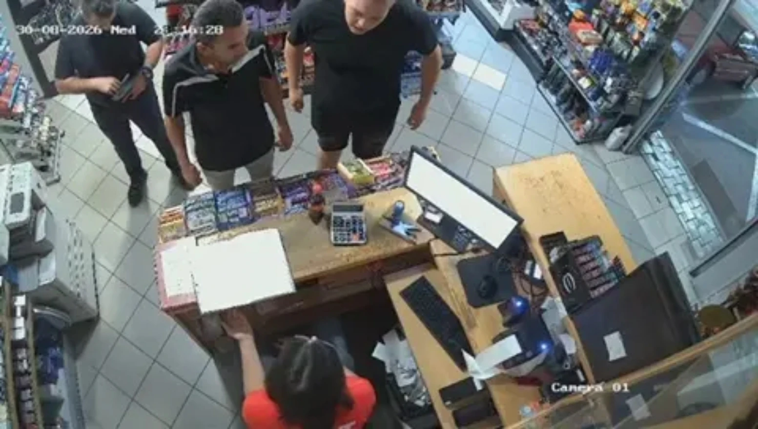 VIDEO | Tukao radnika na benzinskoj u Trebinju, ostali stajali i gledali
