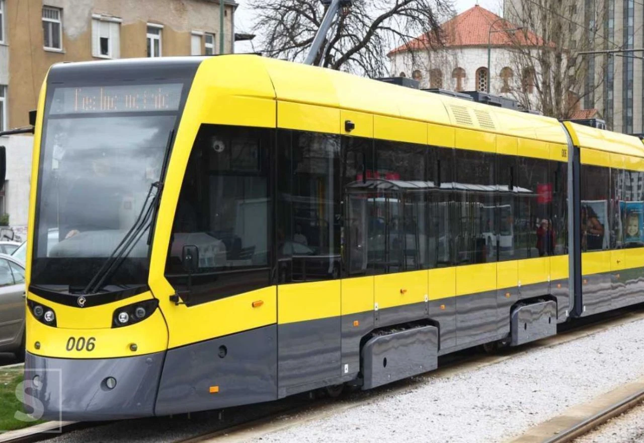 Muškarac teško ozlijeđen u sarajevskom tramvaju, osumnjičeni pobjegao nakon napada
