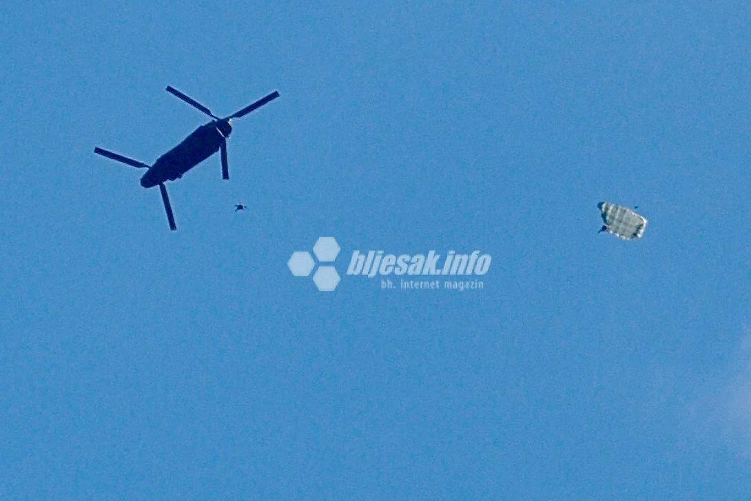 Chinook i padobranski desant