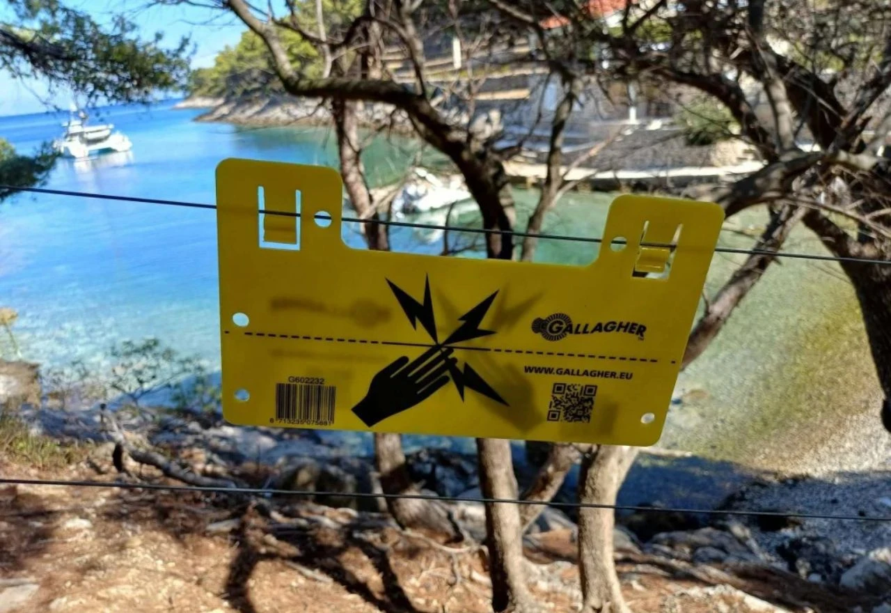 Htjeli se okupati u moru, a dočekala ih prepreka pod strujnim naponom