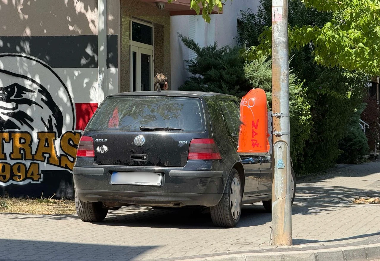 Četvorka se parkirala za pet