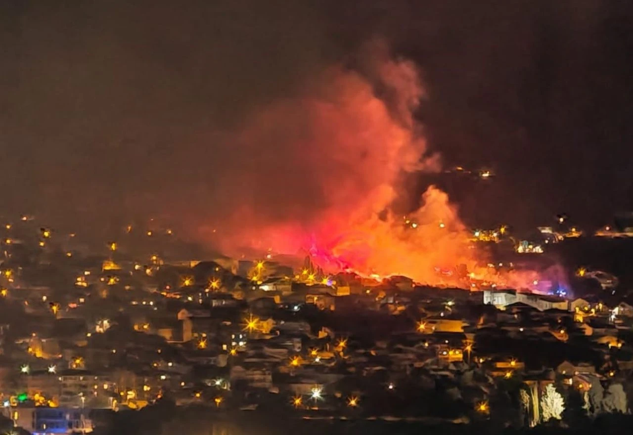 Požar iznad Solina došao do kuća, gasilo ga 95 vatrogasaca