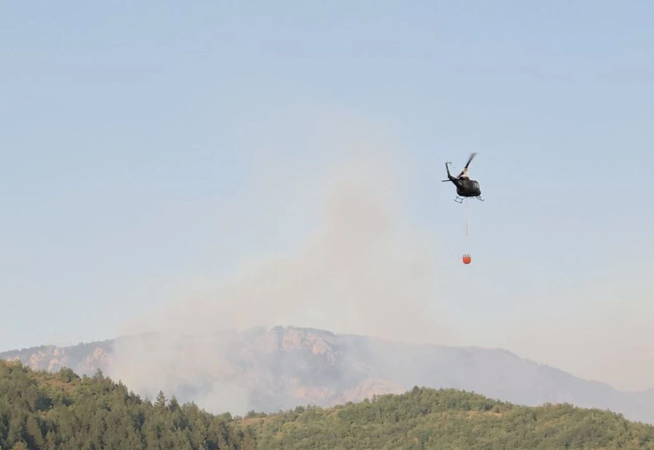 Helikopteri OS BiH gase požare kod Nevesinja i Mrkonjić Grada