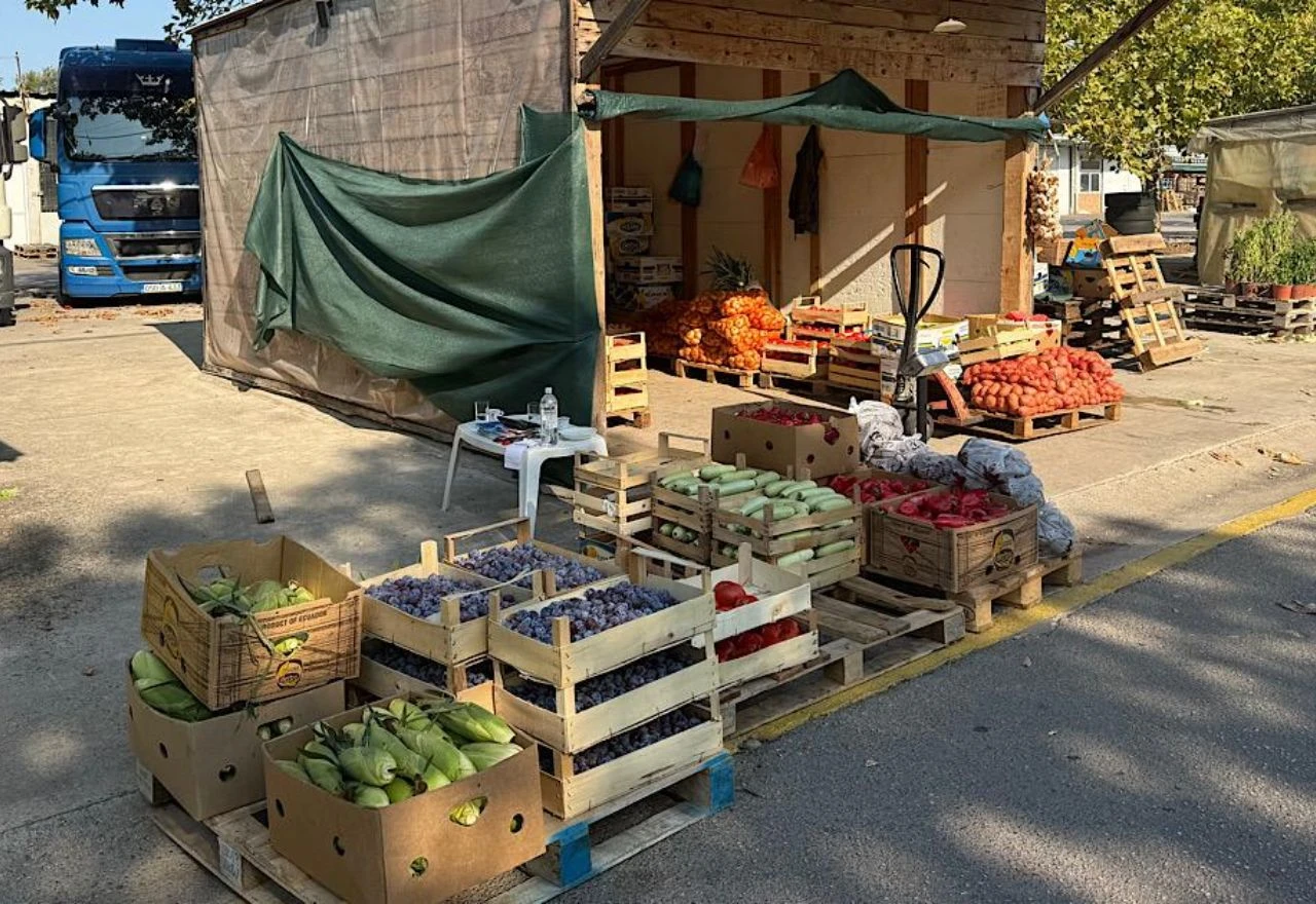 Na Veletržnici u Tasovčićima vrućine uništavaju robu, a cijene padaju