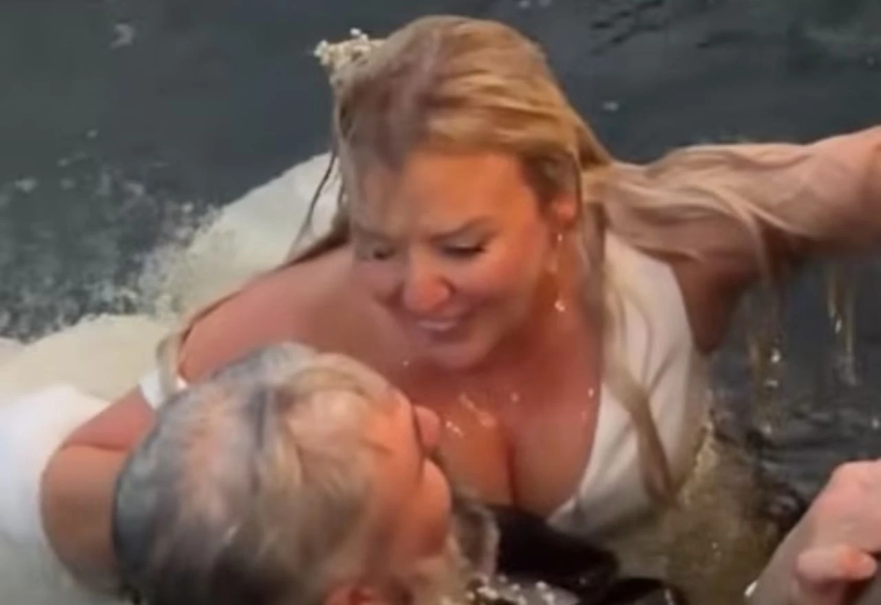 VIDEO | Mladenci htjeli romantične fotografije u čamcu, pa završili u rijeci