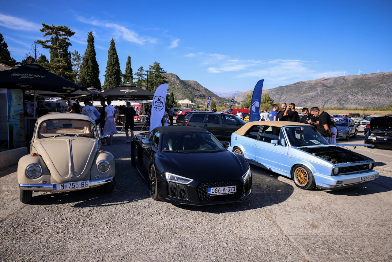 FOTO | VAG scena okupila se u Mostaru: Gotovo 150 vozila na VW Meetu