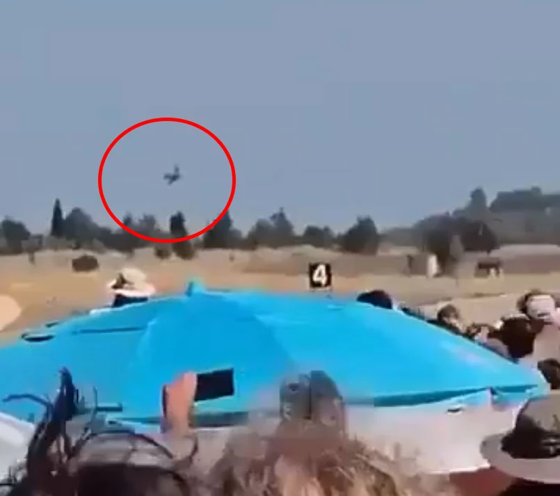 Grčki F-4 Phantom srušio se pred publikom, poginula oba člana posade