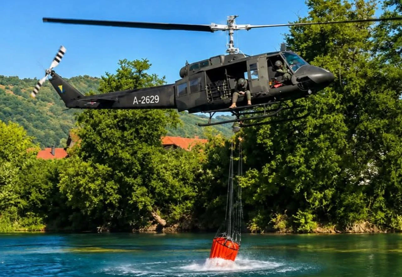 Ministarstvo obrane BiH: Na zahtjev za pomoć kod požara na Plješevici angažiran helikopter
