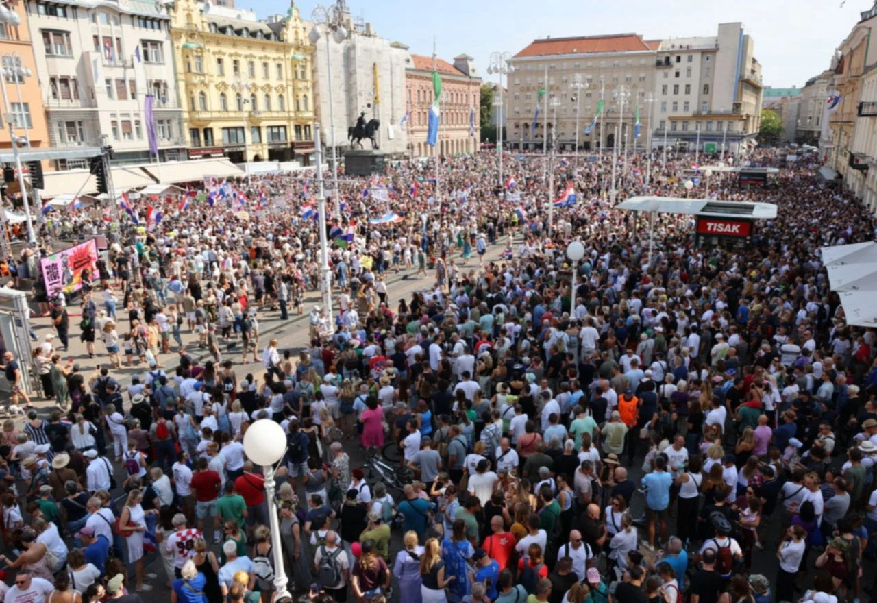 Prosvjed u Zagrebu okupio desetke tisuća ljudi: "Hrvatska ovo nije vidjela 30 godina"