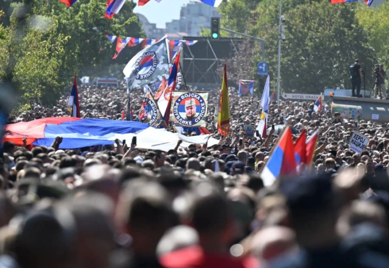 FOTO | Ratko Mladić pokopan uz kćer Anu, sin pitao: "Je li moj otac heroj ili zločinac?"