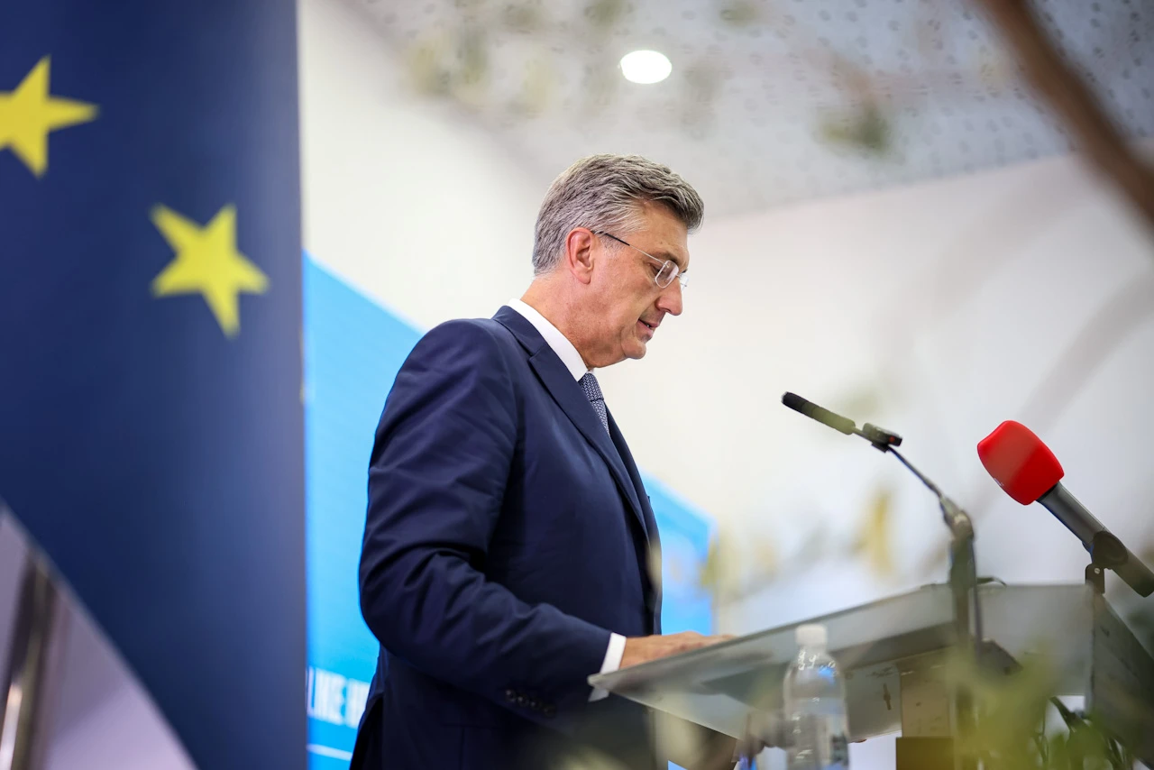 Plenković o otpadu u Gospiću: "Bit će uklonjen, nema ugroze za javnu vodoopskrbu"