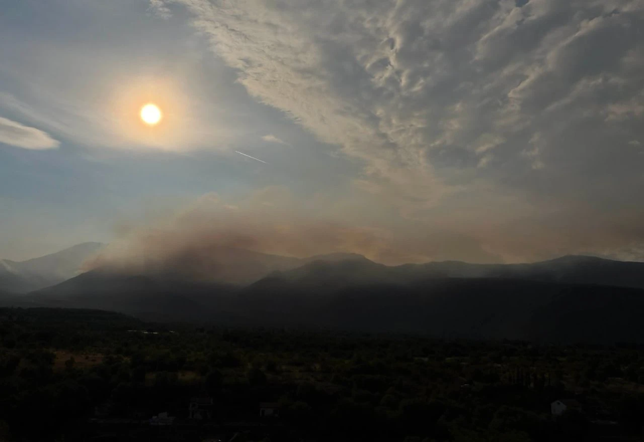 Požar kod Rujišta još aktivan, Mostar i dalje pod dimom