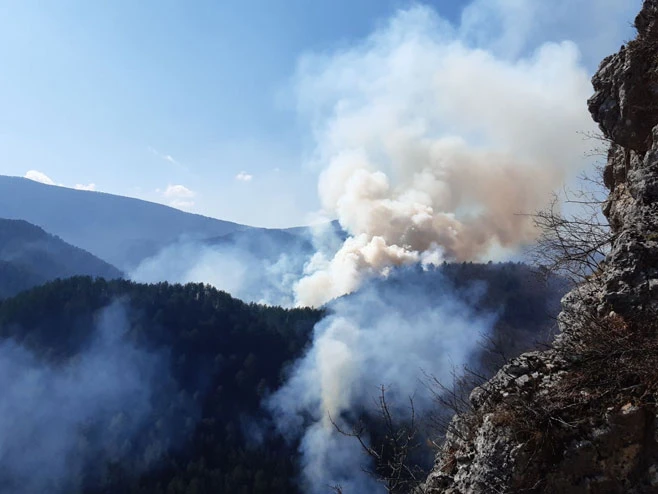 Drvar ponovno traži zračnu pomoć, požar i dalje prijeti kućama