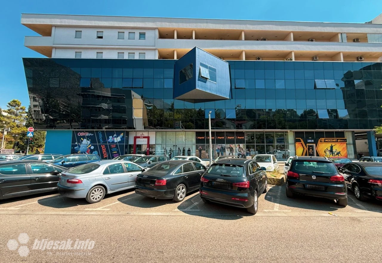 Prostor parkinga ispred TC Piramida