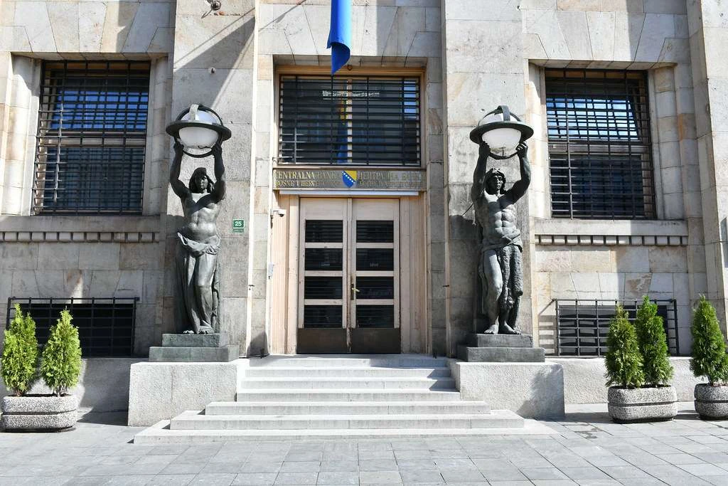 Rastu zaduženja: Građani podigli 1,7 milijardi KM