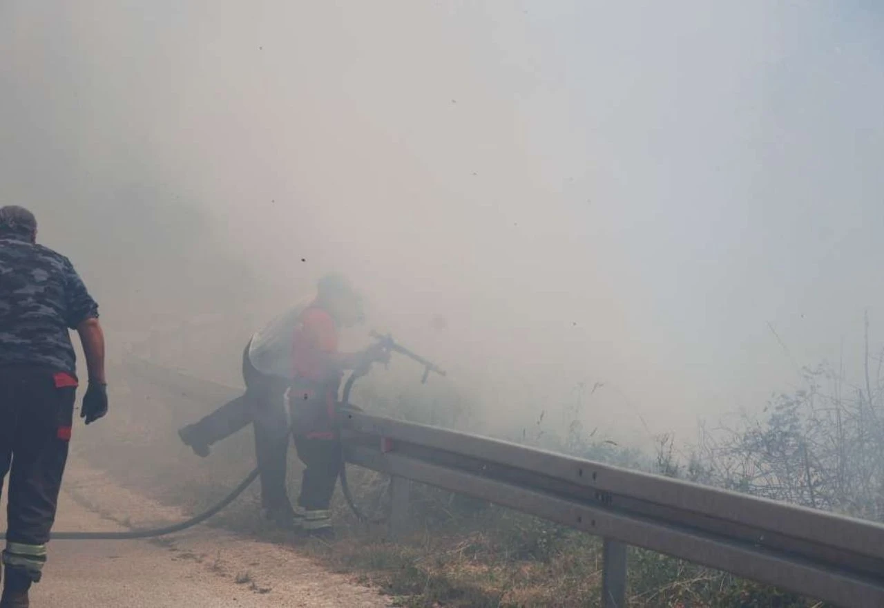 Zbog požara zatvorena cesta Rujište - Borke