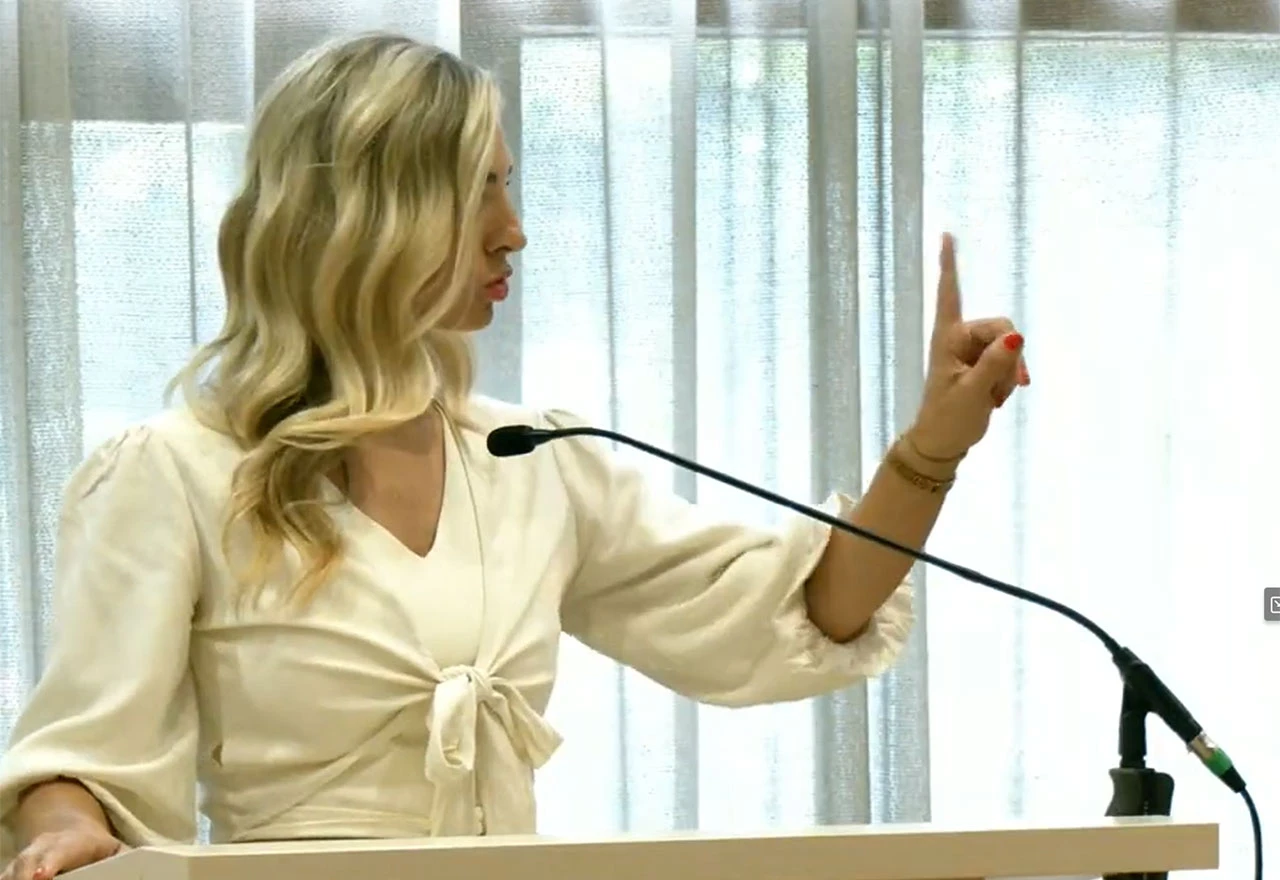 Zaiskrilo na sjednici: Vijećnice se umalo fizički obračunale, kolege ih razdvajale