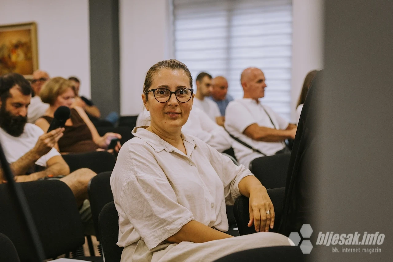 avna rasprava o upravljanju otpadom u Mostaru i dugogodišnjem problemu deponije Uborak održana je u četvrtak navečer u Centru za kulturu Mostar