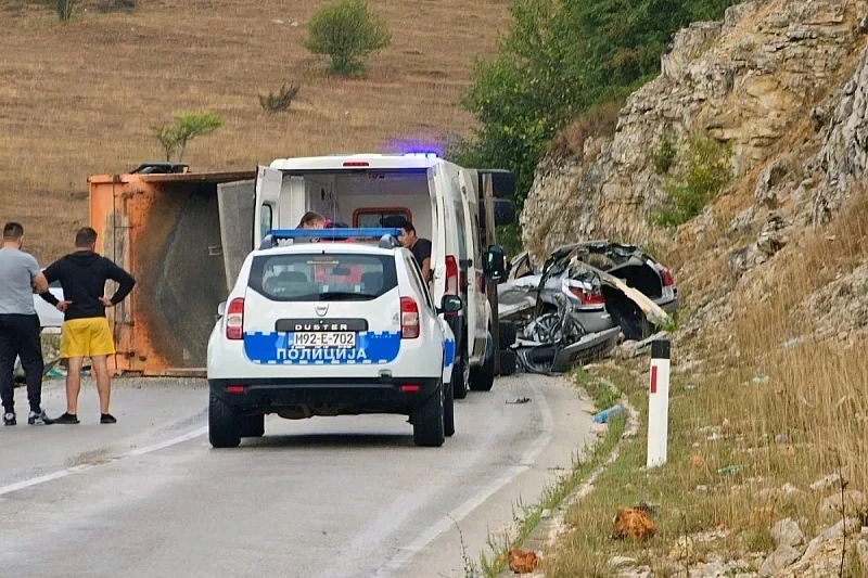 Vozač automobila smrtno stradao u sudaru s kamionom