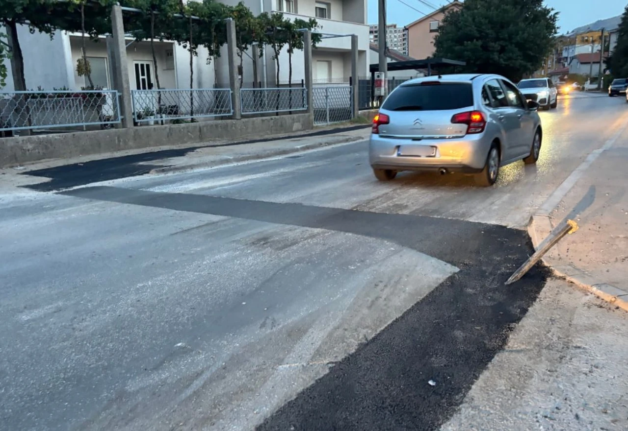 FOTO | "Zakrpana" cesta u mostarskom naselju Rudnik