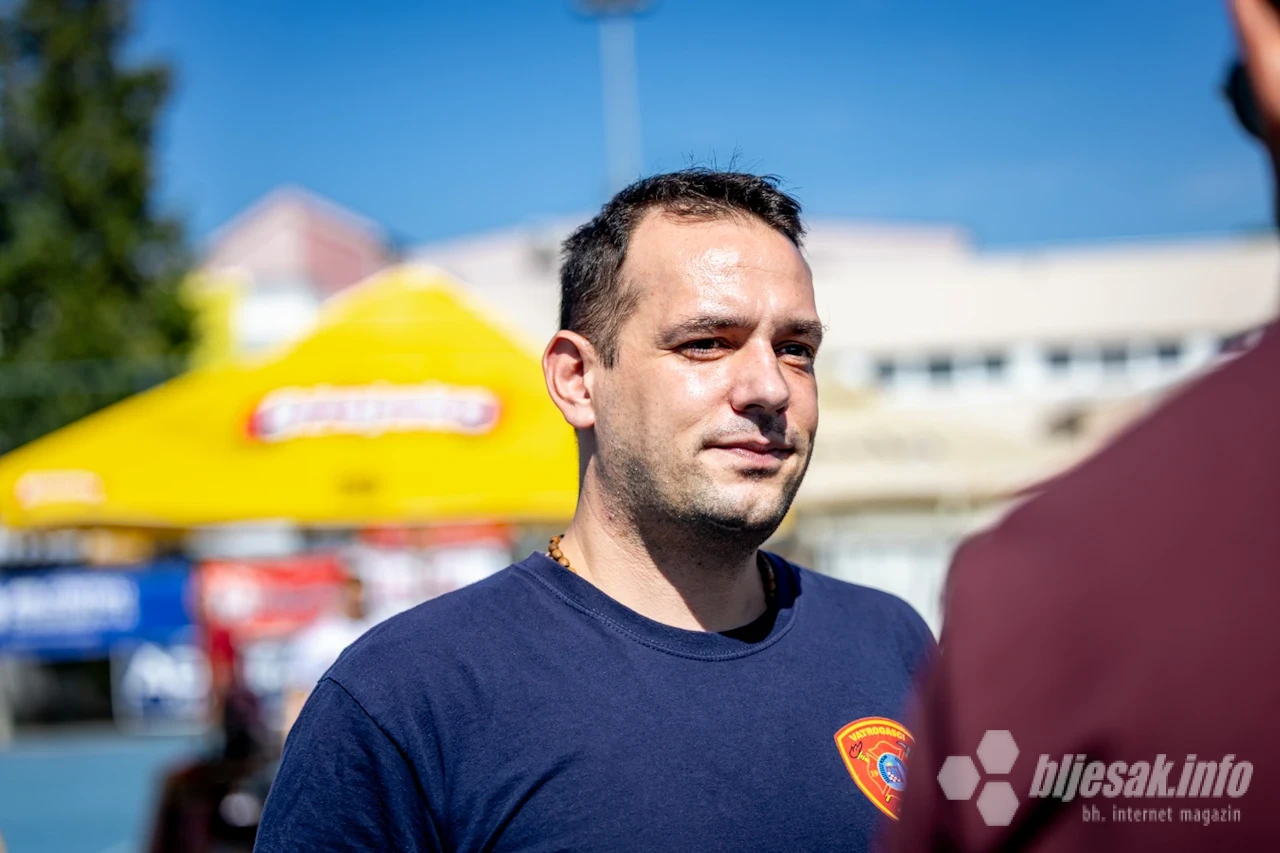 Vatrogasci iz BiH i Hrvatske okupili su se u Mostaru na humanitarnom malonogometnom turniru za pomoć Kući nade