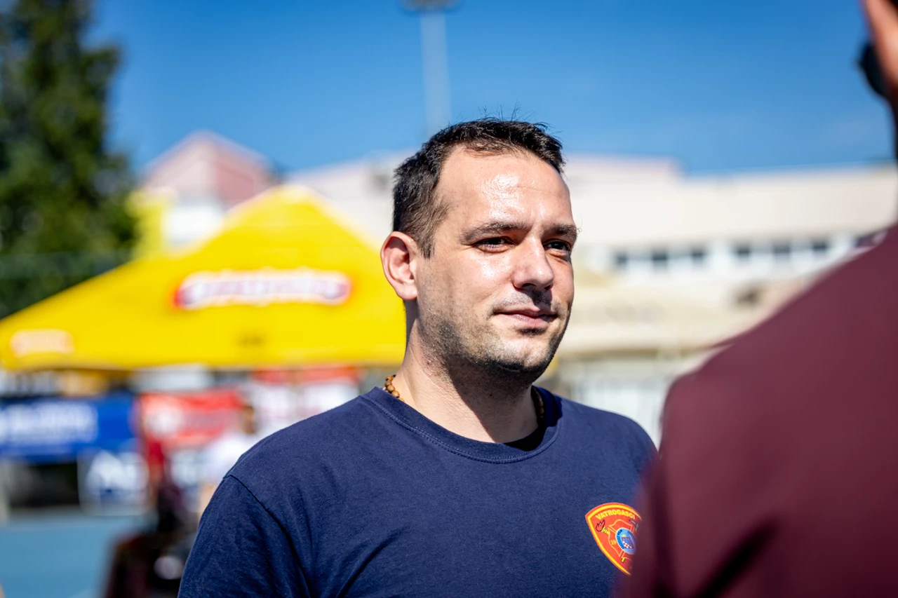 S požarišta na nogometni teren: Vatrogasci iz BiH i Hrvatske u humanoj misiji