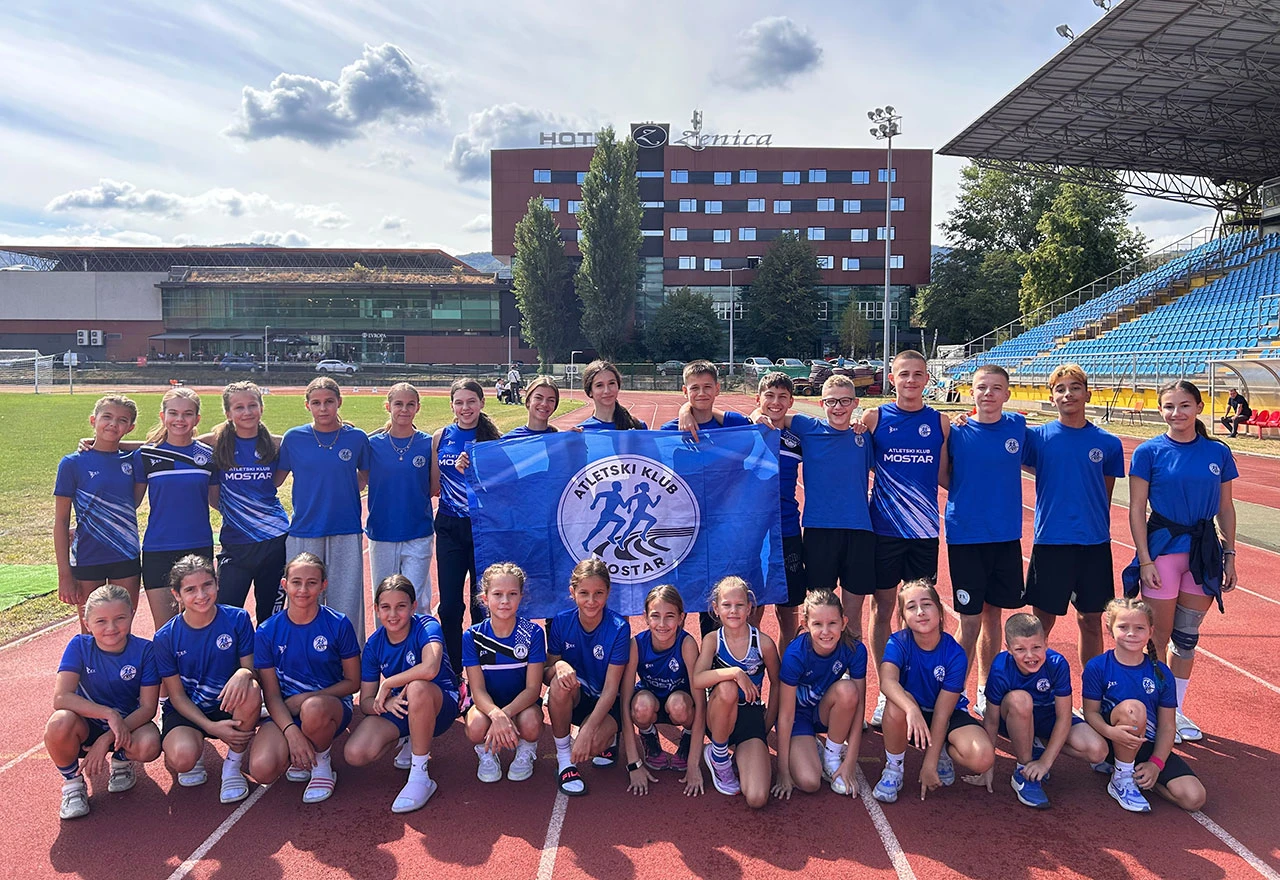 Mladi atletičari AK Mostar osvojili 20 medalja u Zenici
