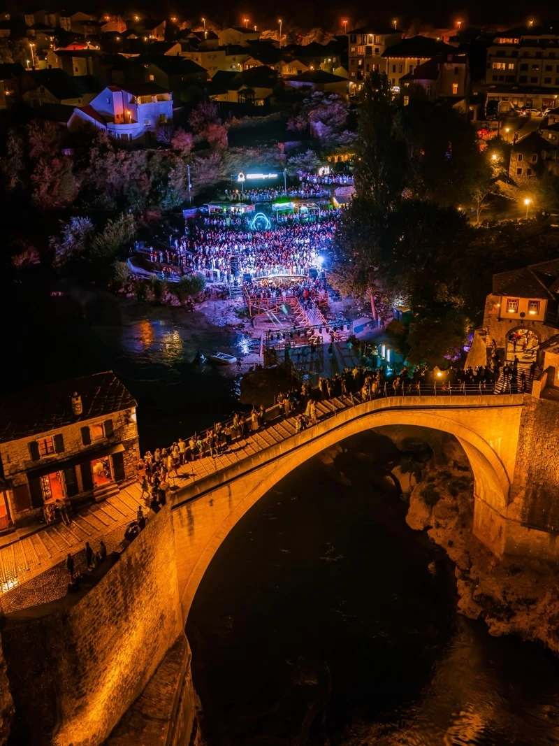 Argy rasplesao Mostar