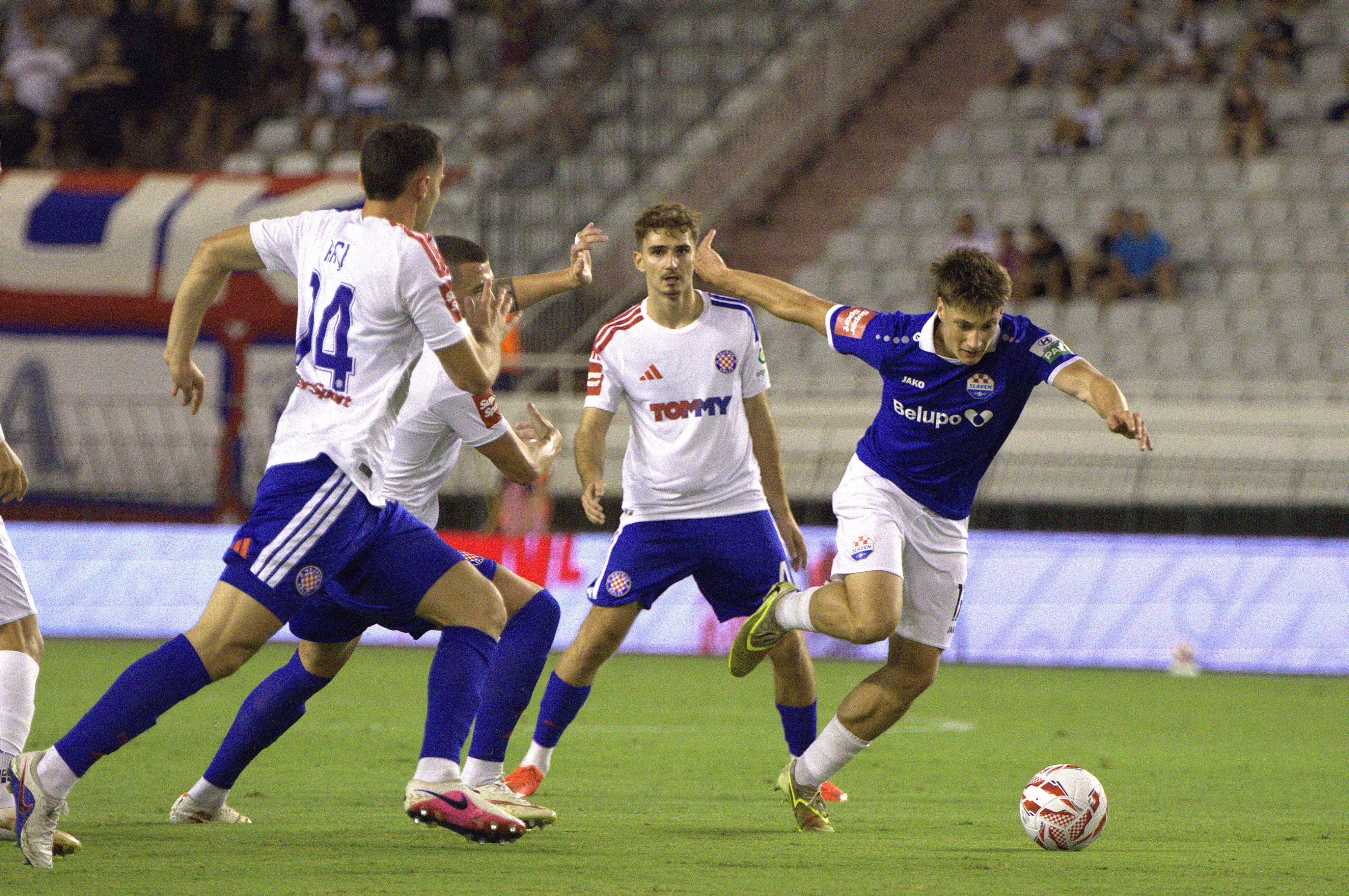Hajduk minimalnom pobjedom preuzeo vrh