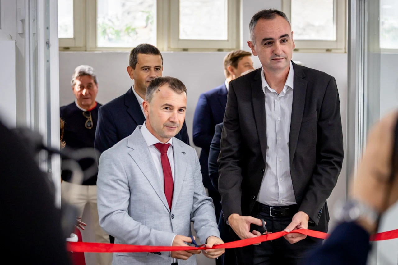 FOTO | Osnovna škola "Mujaga Komadina" dobila kantinu: Učenicima tri menija i obrok za pet KM