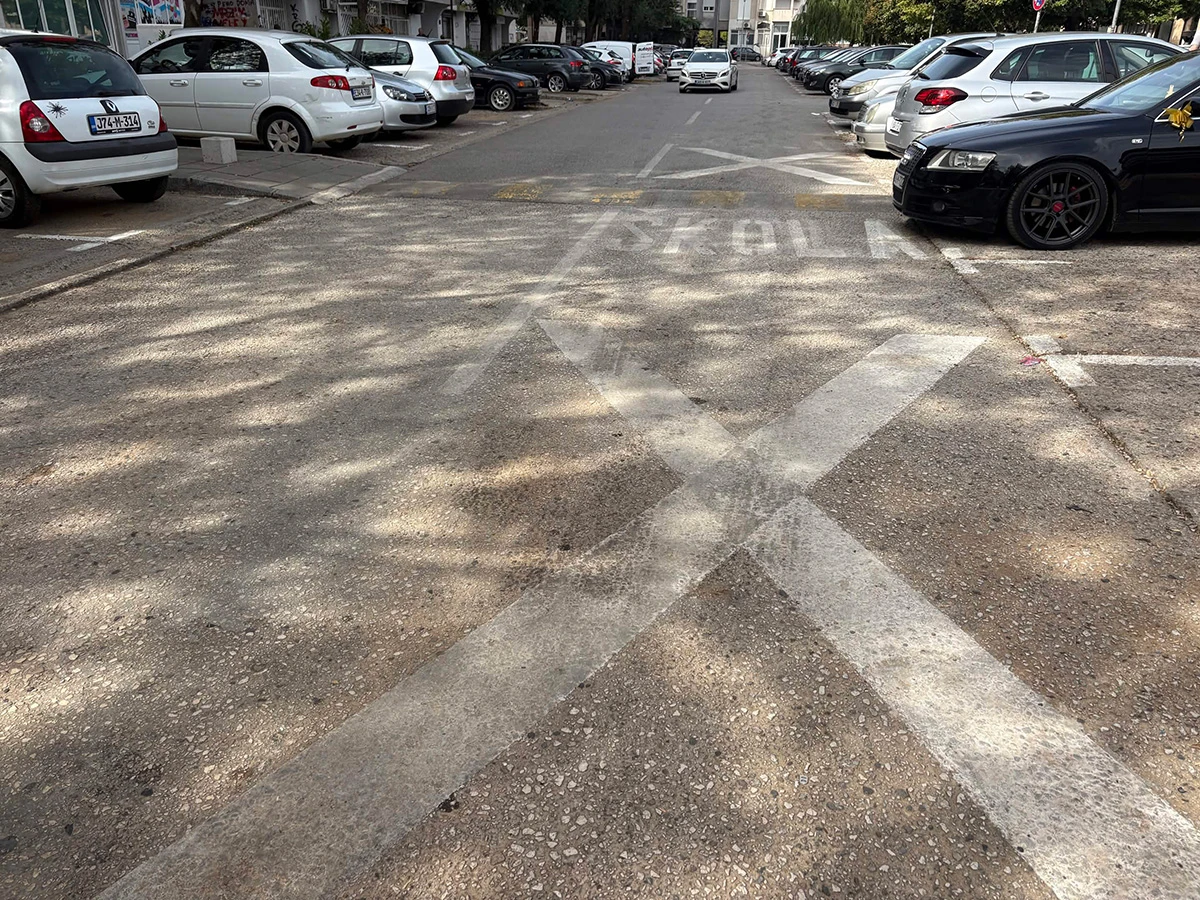 Signalizacija u blizini mostarskih škola