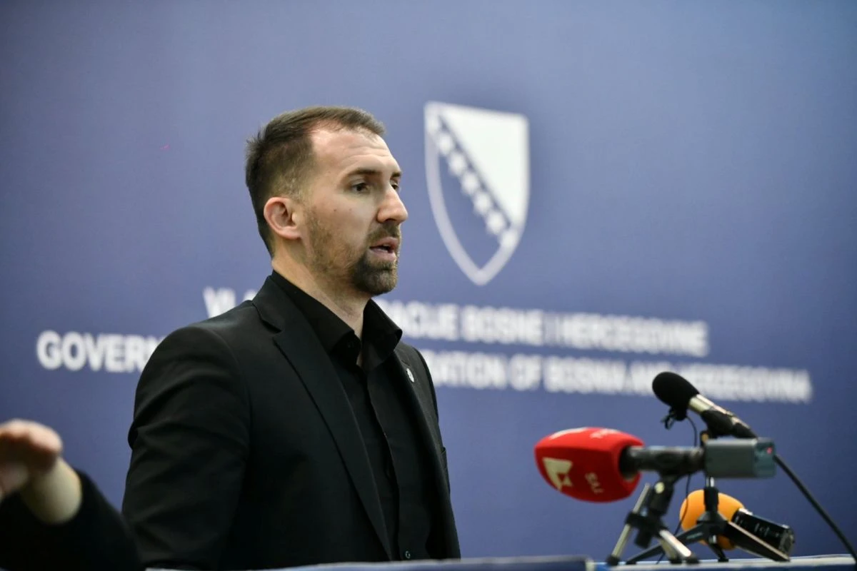 Ministar Delić podijelio satiričnu objavu o poštaru iz Čapljine i mirovinama
