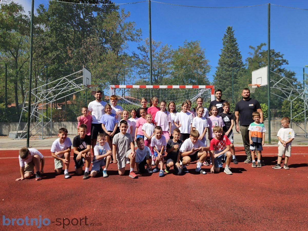 Trening, edukacija i druženje: Mladi učili kako sport štiti od rizičnih ponašanja