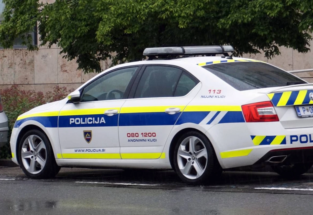 Napao očuha u autu pa ga izbo na benzinskoj crpki