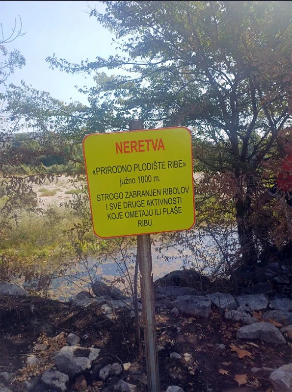 Upozorenje na obali Neretve