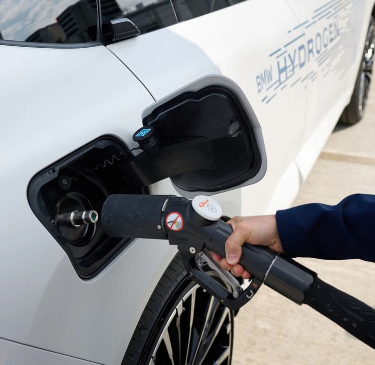 BMW sprema potpuno drukčiji X5: Do 750 km dometa, a puni se za manje od pet minuta