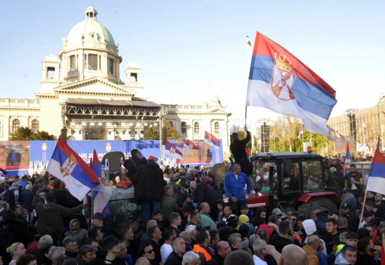 Oporbene stranke u Srbiji odustaju od svojih izbornih lista i staju uz studente