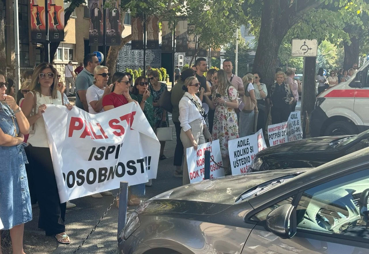 FOTO | Novi prosvjed u Mostaru: Štrajk pravosuđa se nastavlja