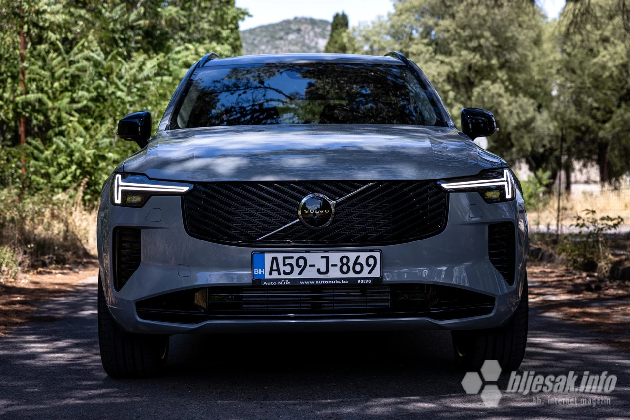 Tamnija strana švedskog luksuza: Volvo XC90 T8 Ultra Dark pred objektivom