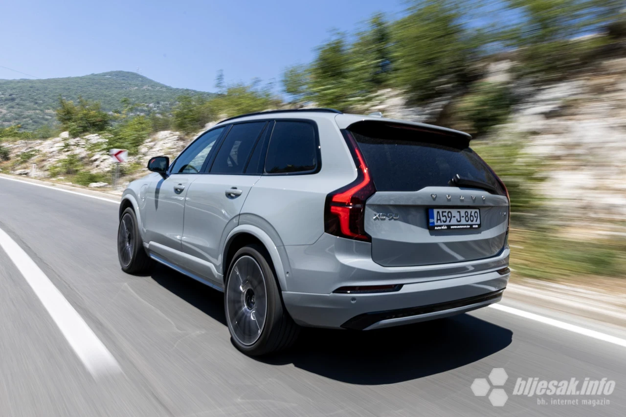 Tamnija strana švedskog luksuza: Volvo XC90 T8 Ultra Dark pred objektivom