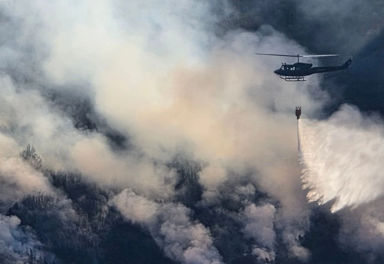 VIDEO | Helikopter OS BiH na Čvrsnicu izbacio oko 10.000 litara vode