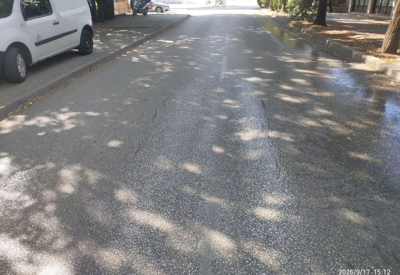 FOTO | Mostar: Ulegnuo asfalt kod Stadiona