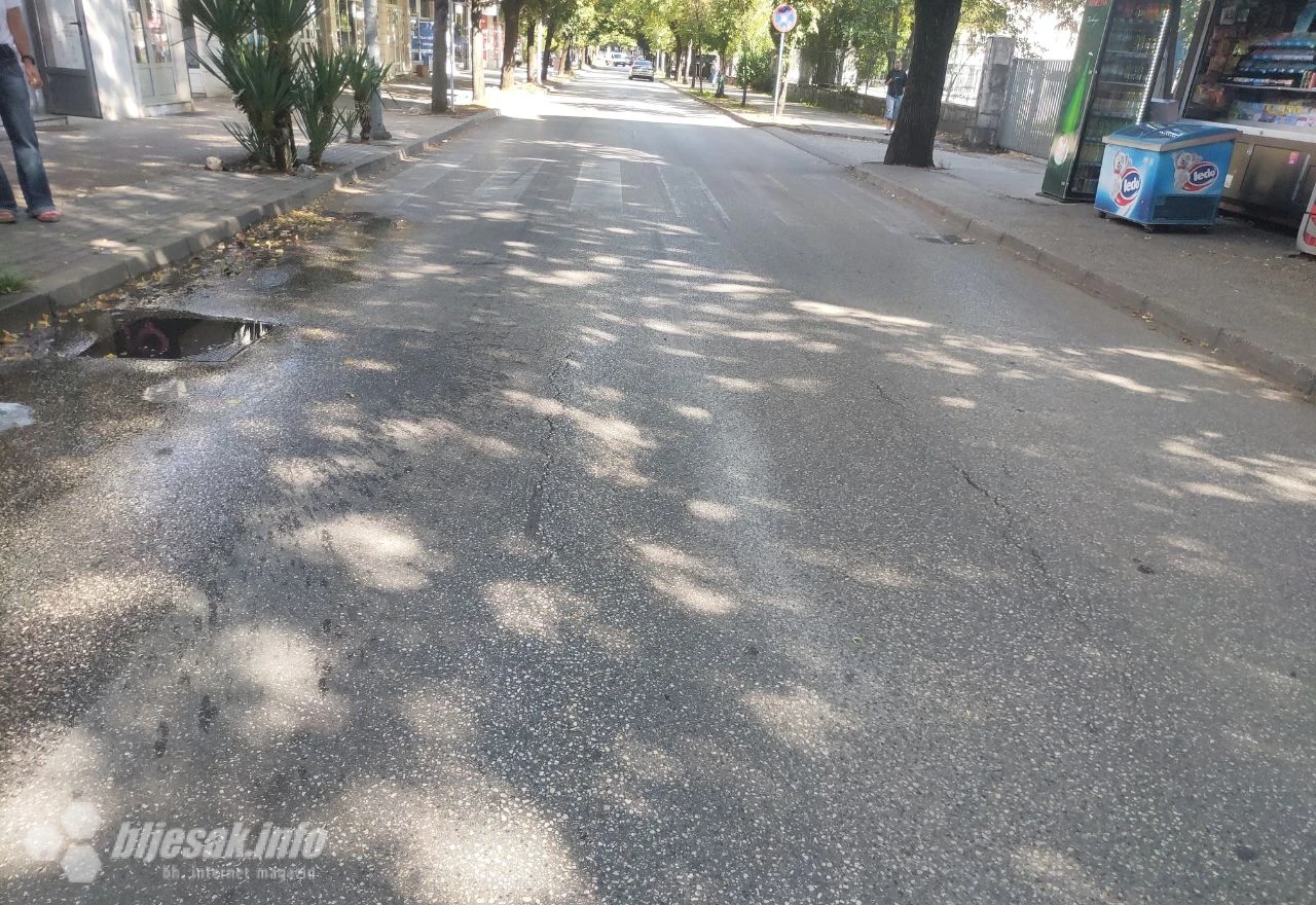 Ulegnuo asfalt u Radićevoj u Mostaru