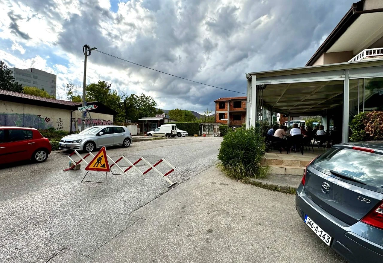 Pukla cijev na lokalitetu Trimuša, promet obustavljen