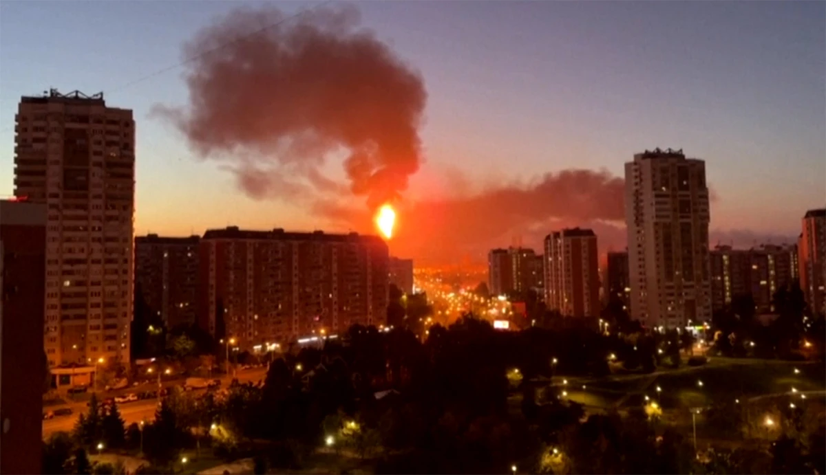 VIDEO | Veliki napad dronovima na Moskvu: Dvoje poginulih, pogođena i rafinerija