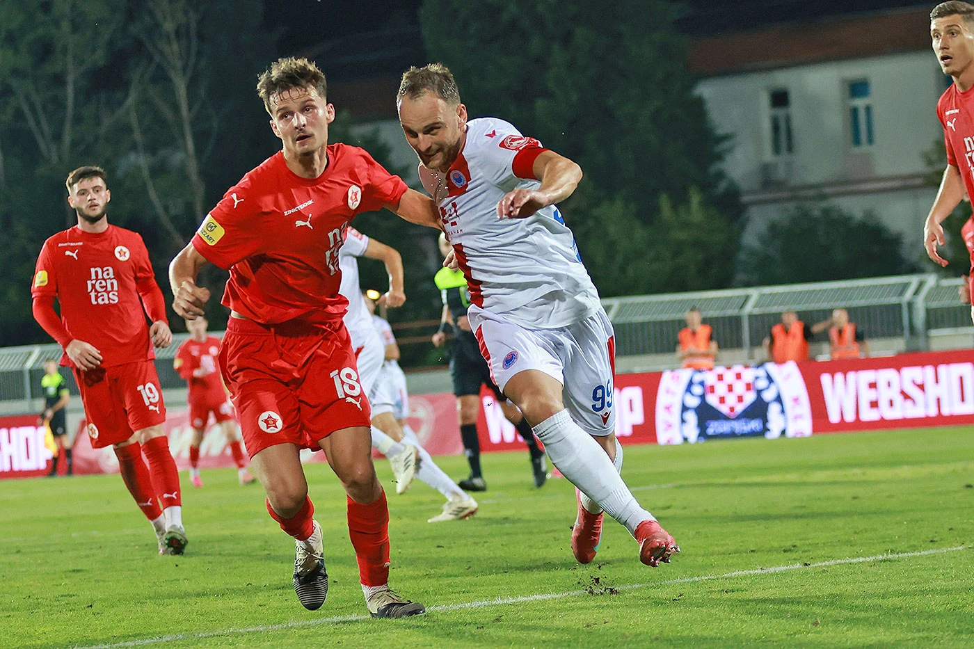 200! 15! 4:4! WWin liga se prije pauze potpuno otela kontroli