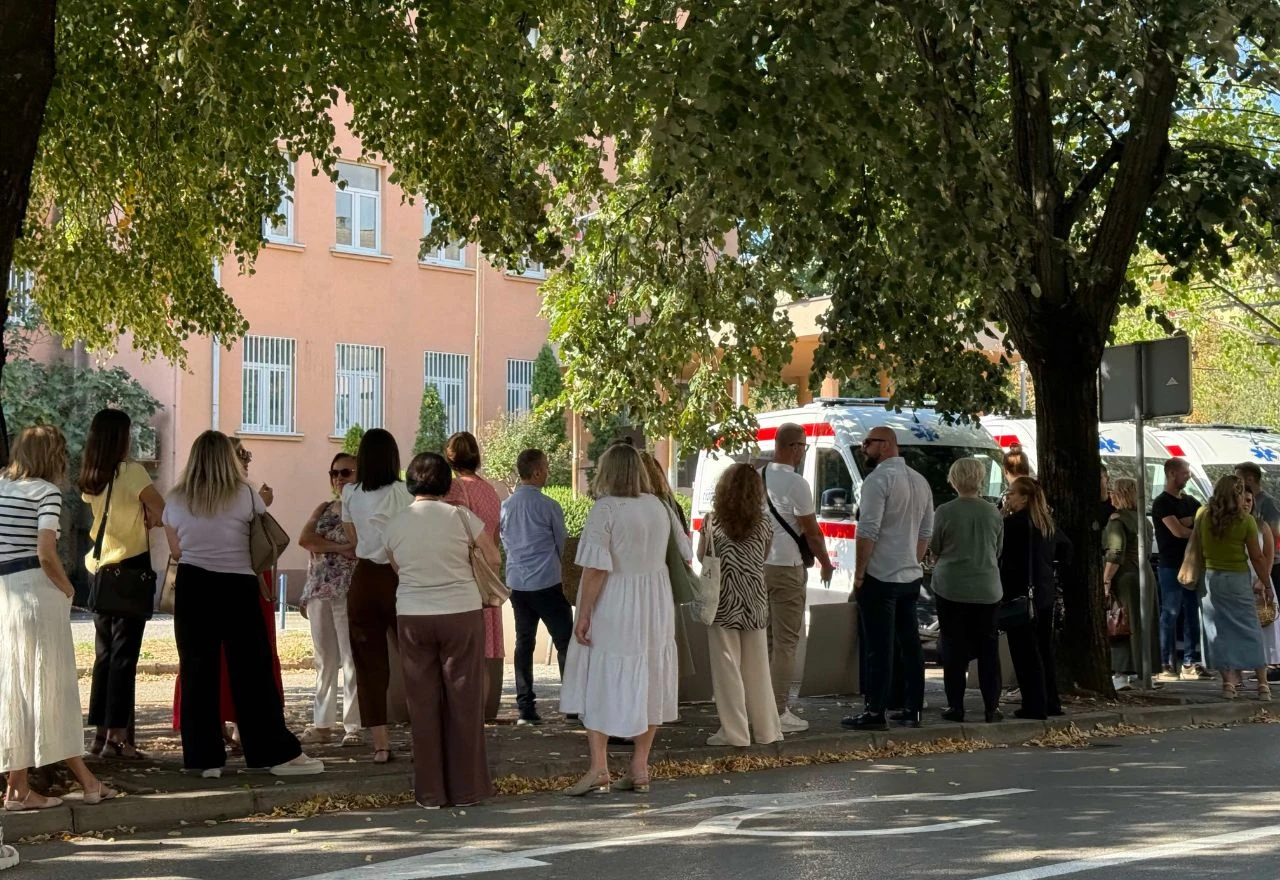 FOTO | Ponovno prosvjedovali pred Vladom HNŽ-a: "Zaposleni u pravosuđu nisu predizborni plijen"