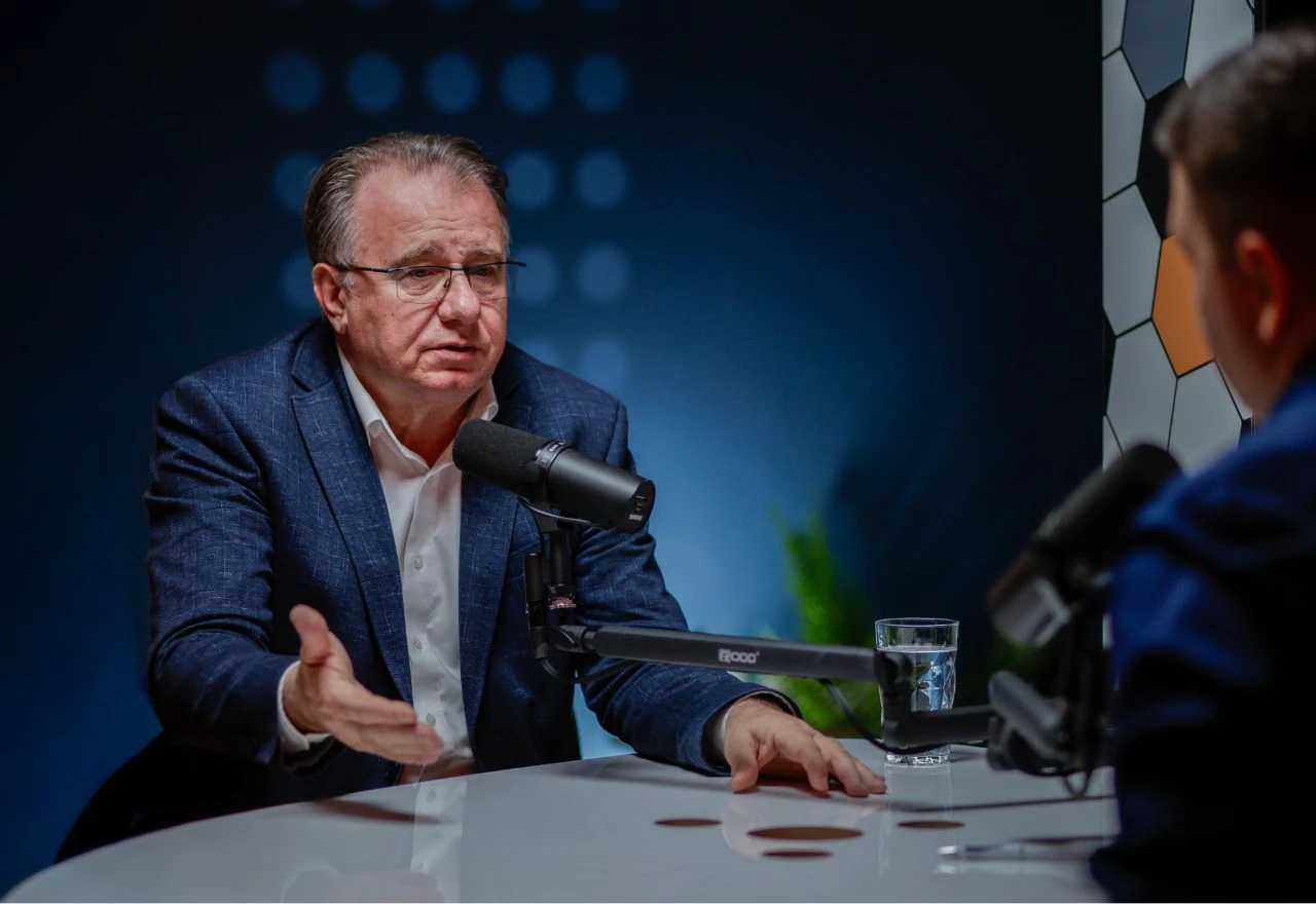 Nikšić govorio o "probosanskoj" politici na minderima iza zatvorenih vrata